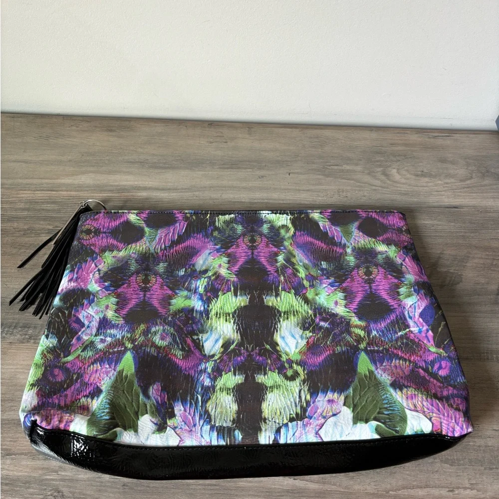 Urban Decay Manic Travel Bag in Purple & Green‎ Clutch